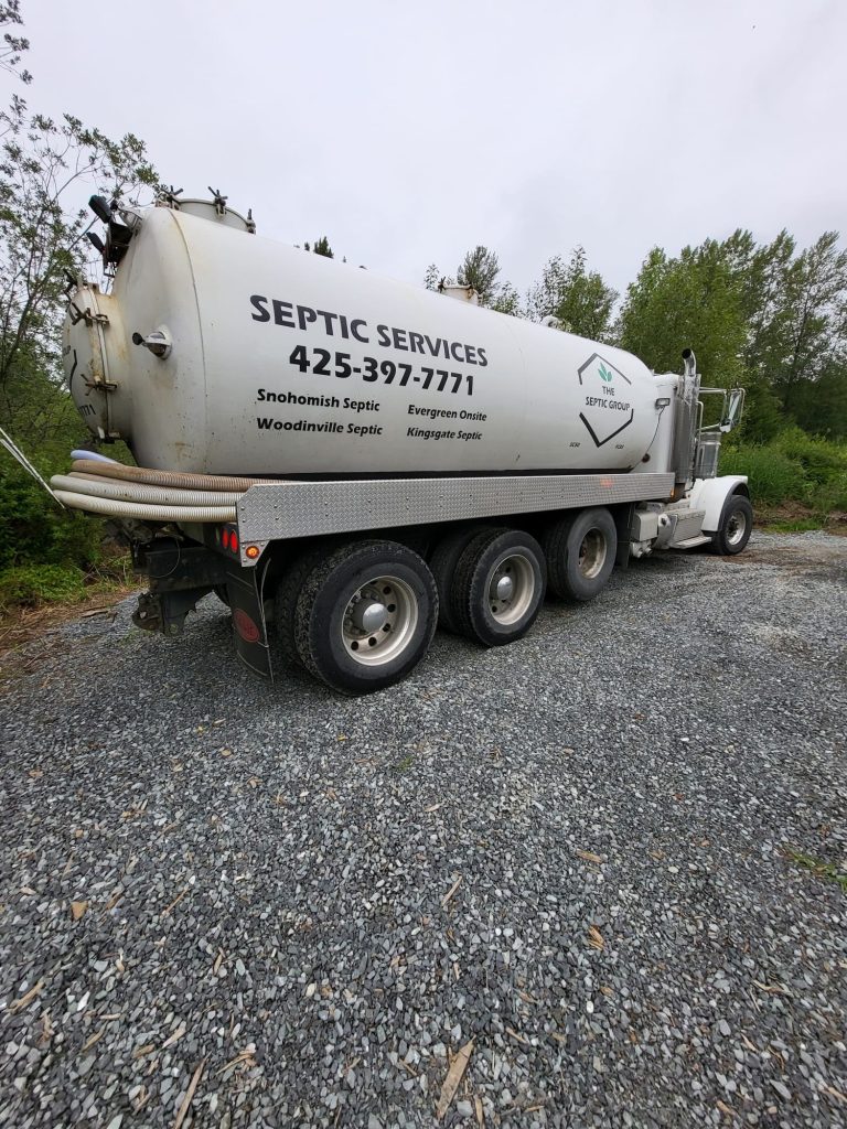 Professional Septic Company Serving Everett to Kent Portable restroom cleaning septic truck sewer of powerful professional pumping machine